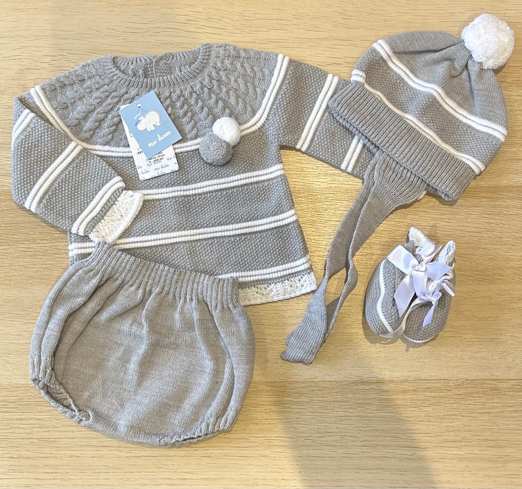 Grey knitted 4 piece set